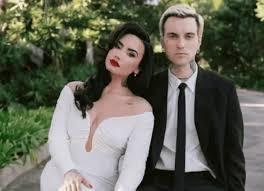 Demi Lovato e o cantor Jordan Lutes se casam nos EUA