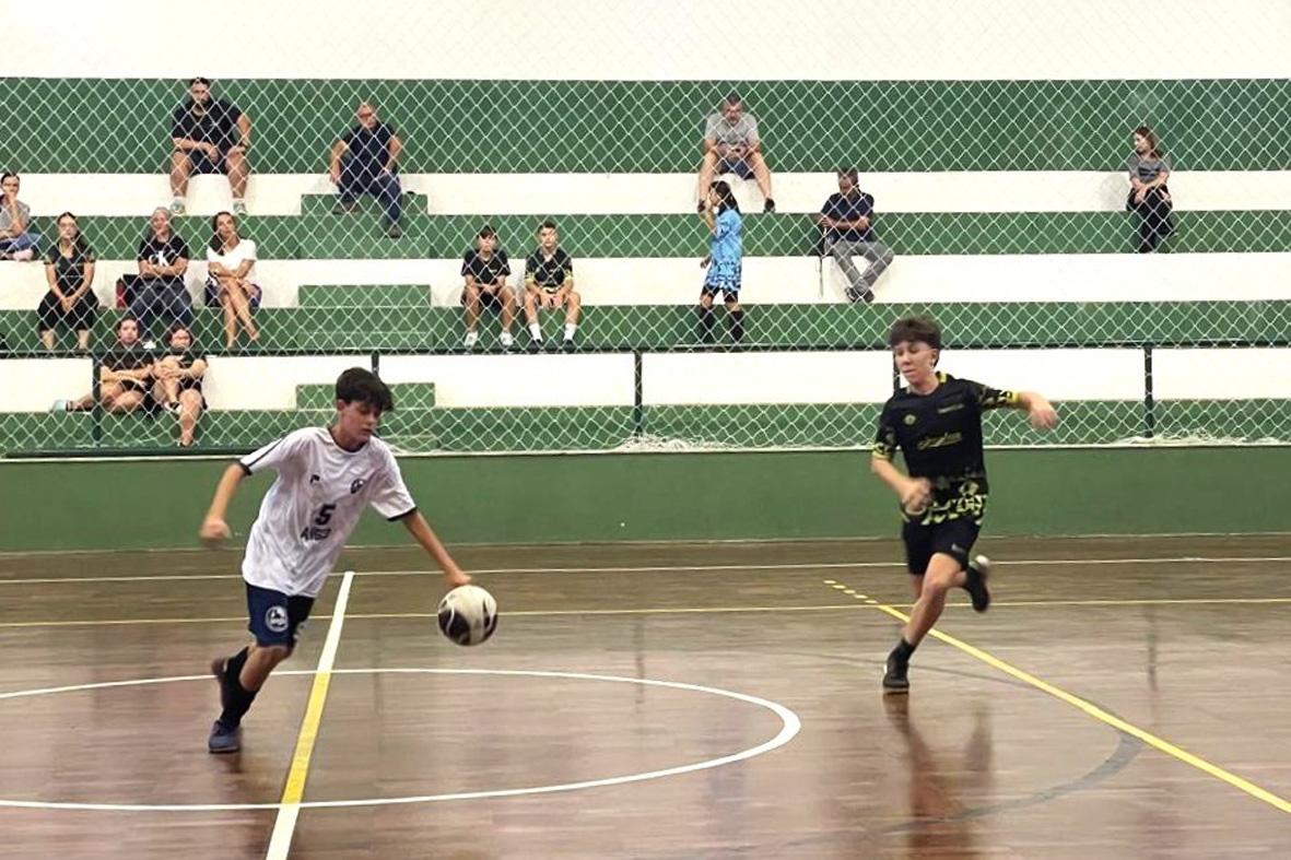 Jogos Escolares de Itatiba movimentam redes privada e municipal com disputas de Futsal