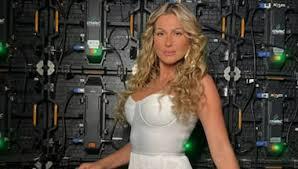 Lívia Andrade, apresentadora da TV Globo, estava em avião que fez pouso de emergência em Jundiaí