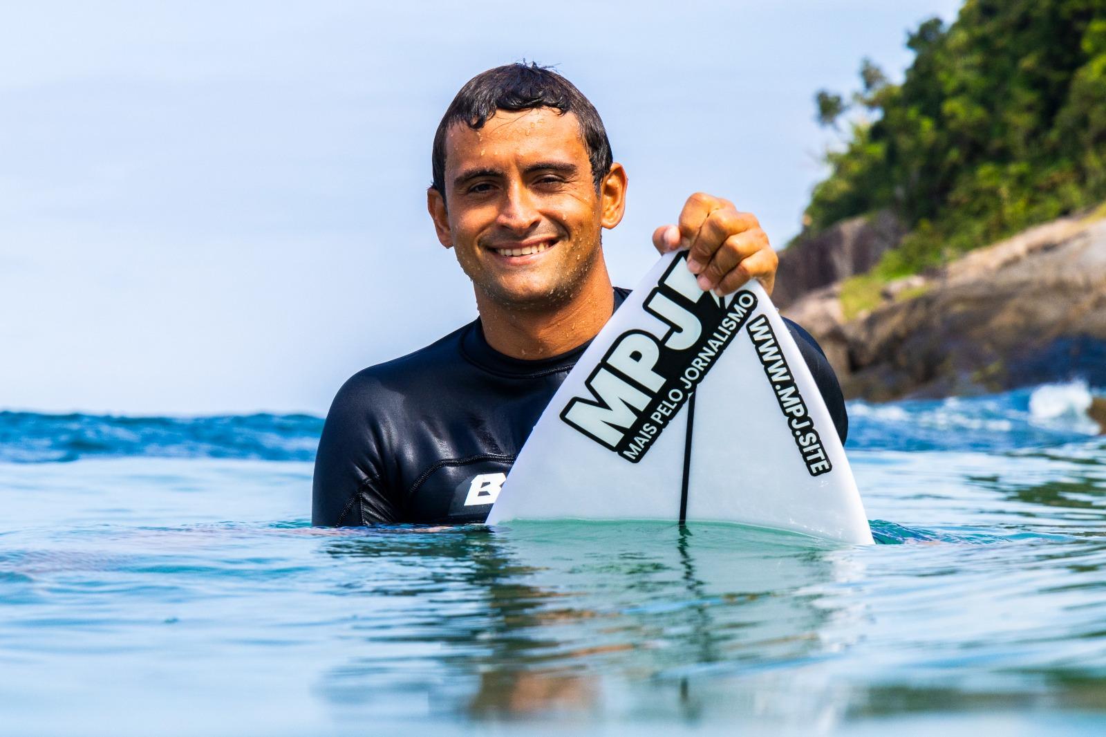 Mais Pelo Jornalismo aposta no surfe e patrocina Igor Moraes