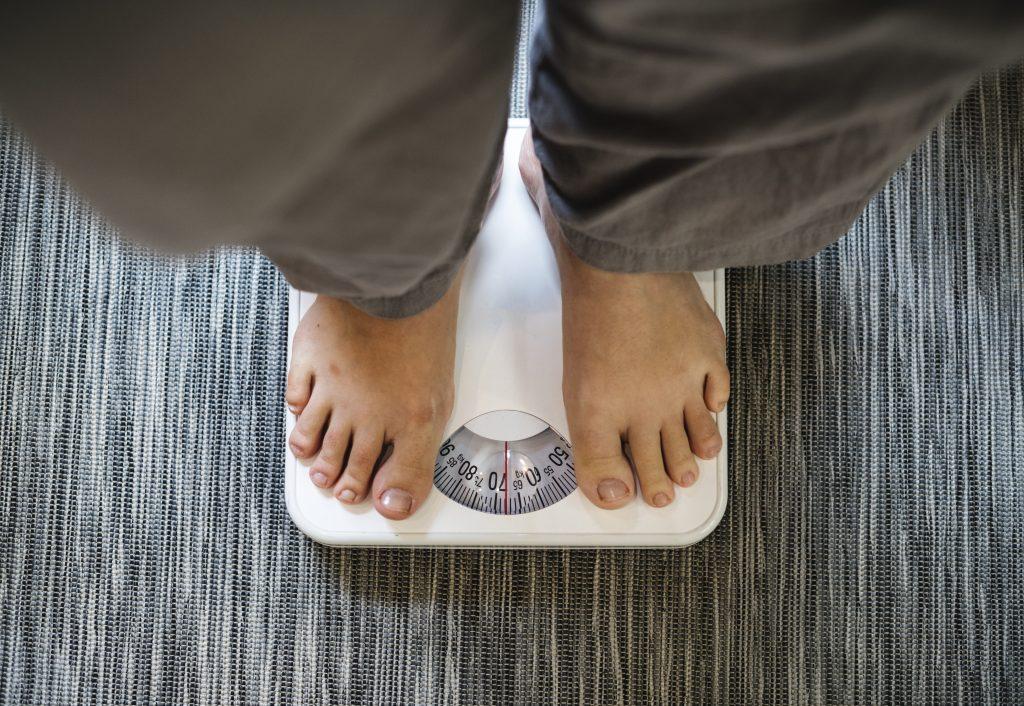 Obesidade feminina pode estar relacionada a baixas concentrações de cobalto no sangue