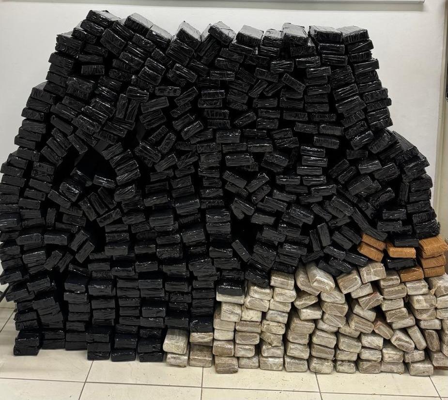 Polícia Civil encontra mais de 400 kg de maconha escondidos em vala na área rural de Jundiaí