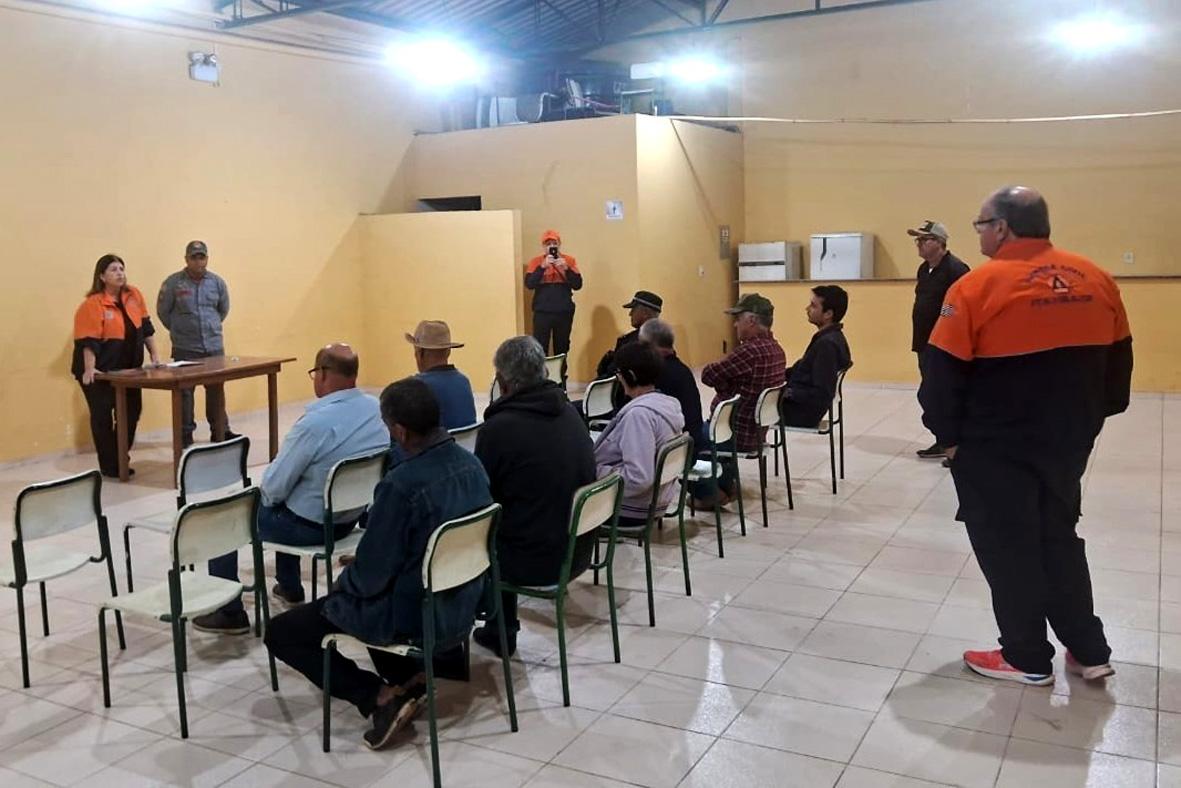 Prefeitura de Itatiba leva informações preventivas sobre fogo em mato a produtores rurais