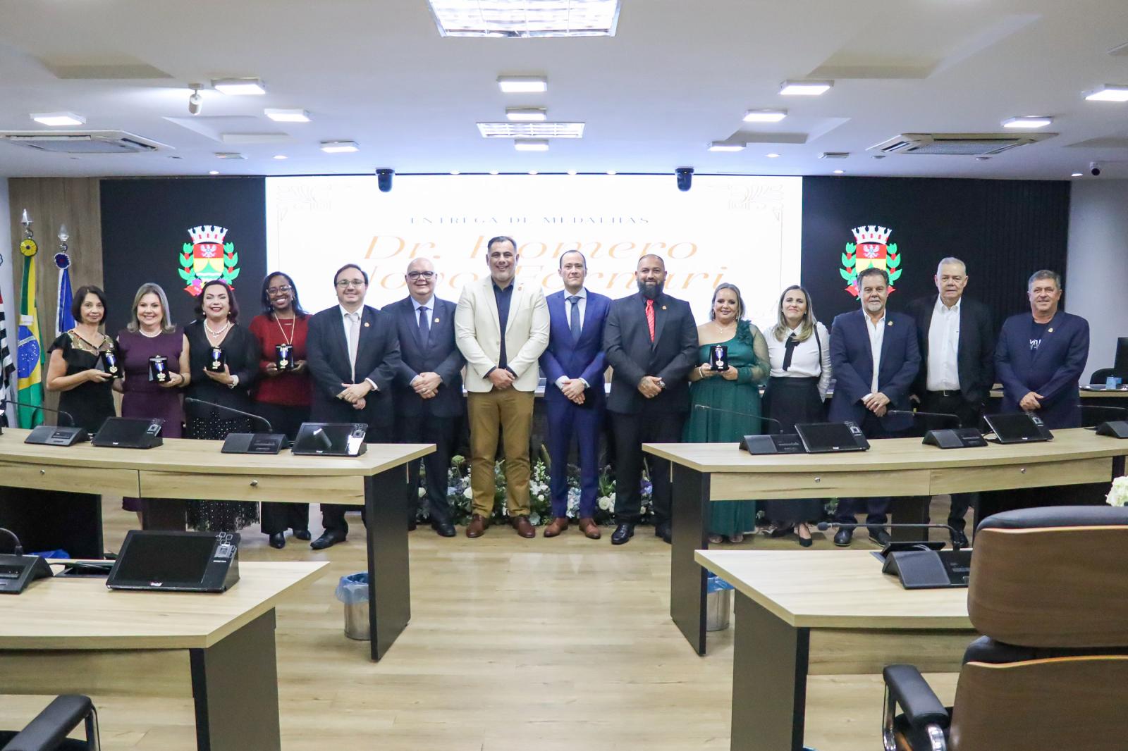 Profissionais da saúde recebem homenagem em Sessão Solene na Câmara