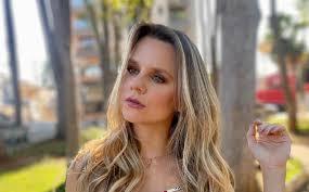 Protagonista de 'Malhação', Daniela Carvalho viveu como faxineira na Europa: 'Não é demérito'