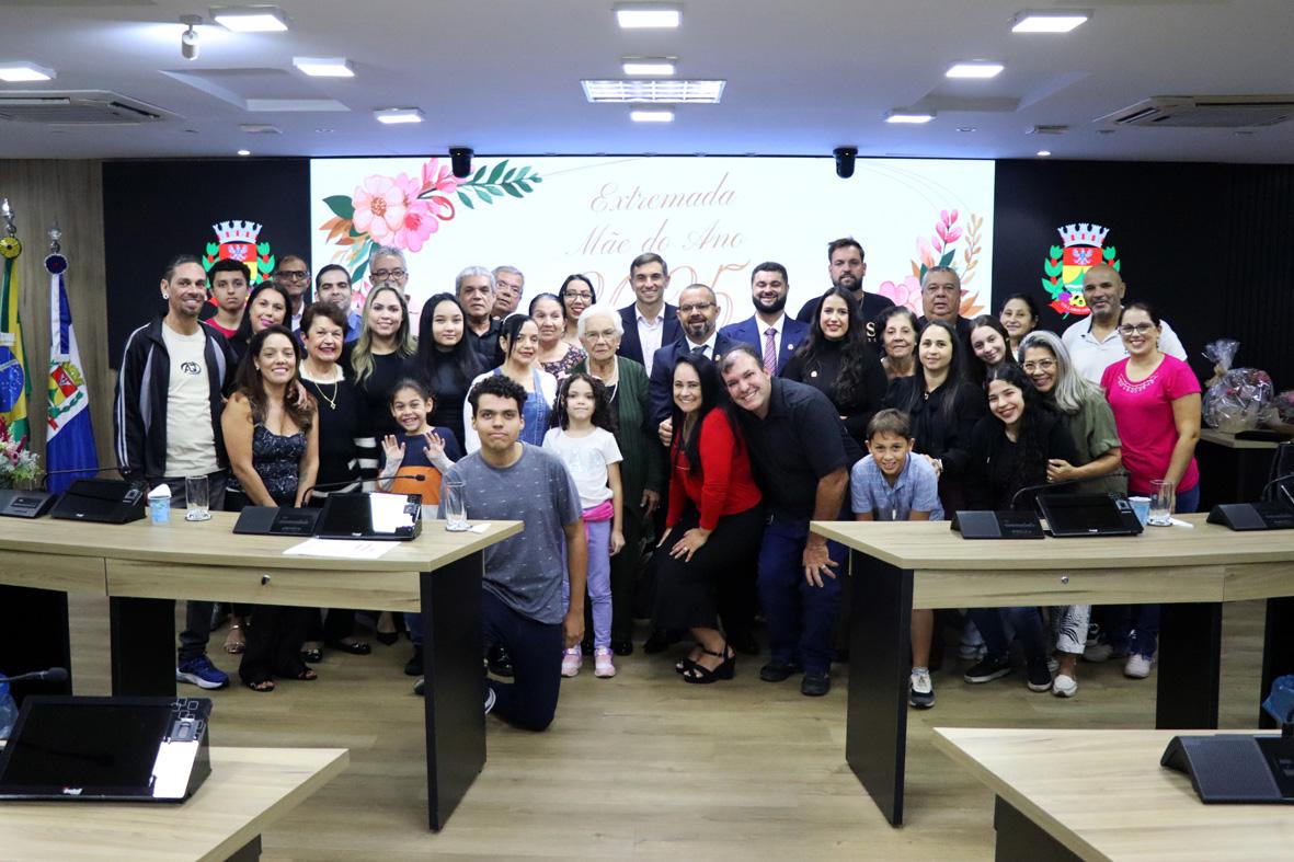 Sessão Solene homenageia Dona Ignêz Silvano como Extremada Mãe do Ano 2025 em Itatiba