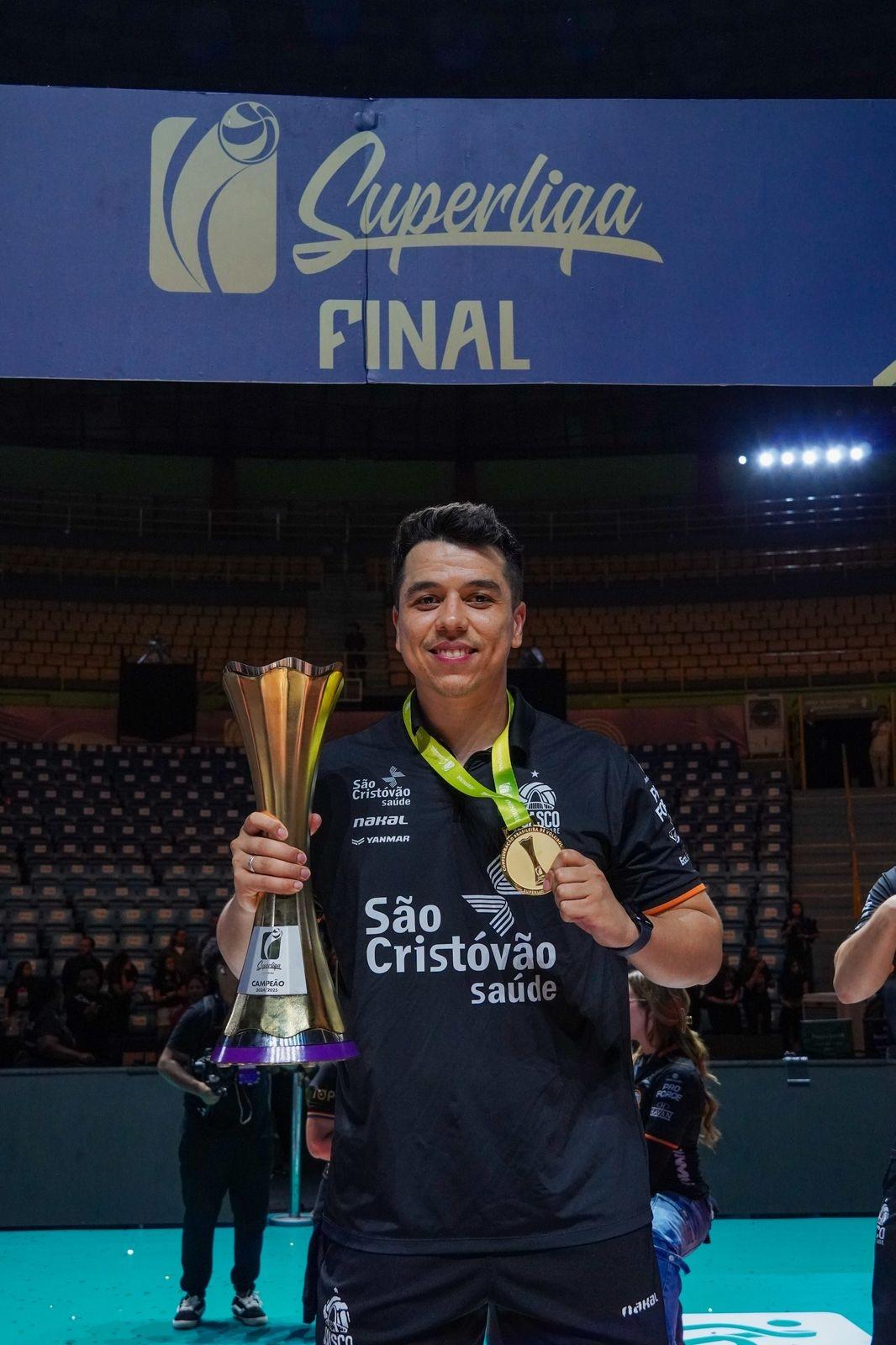 Talento do voleibol de Louveira conquista título nacional com equipe de Osasco