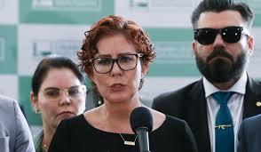 Câmara autoriza licença de 127 dias à deputada Carla Zambelli