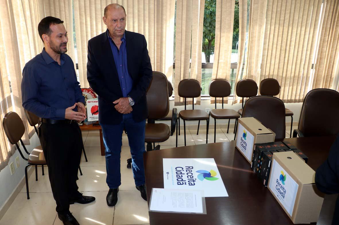 Departamento de Educação recebe doação de minicomputadores