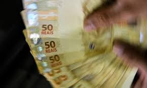 Equipe econômica apresentará a líderes partidários alternativas a IOF