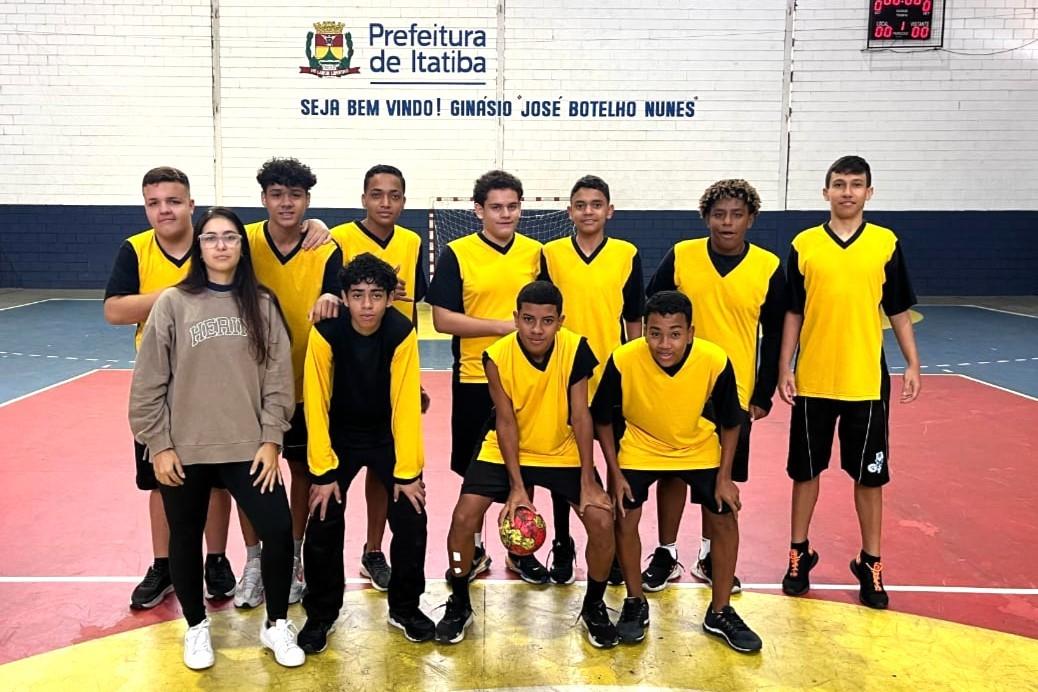 Jogos Escolares 2025 de Itatiba definem finalistas no Handebol masculino