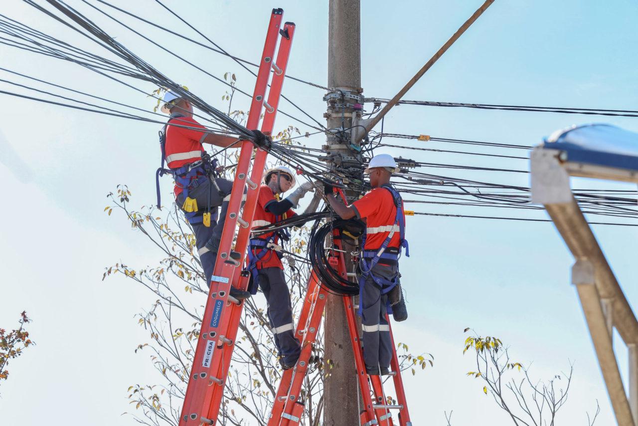 Jundiaí avança com reordenamento de cabos de telefonia em três regiões