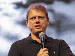 Tarcísio e Ratinho crescem e empatam com Lula no 2° turno em 2026, diz Genial/Quaest