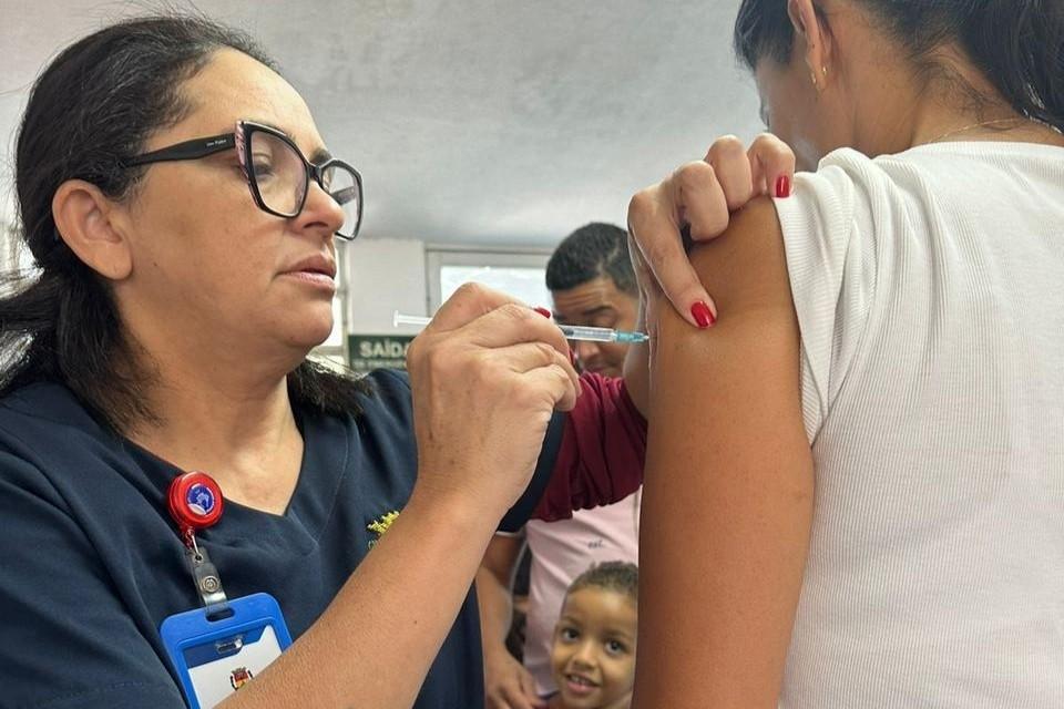 Vacinação contra gripe terá ponto de aplicação na praça do terminal nesta terça