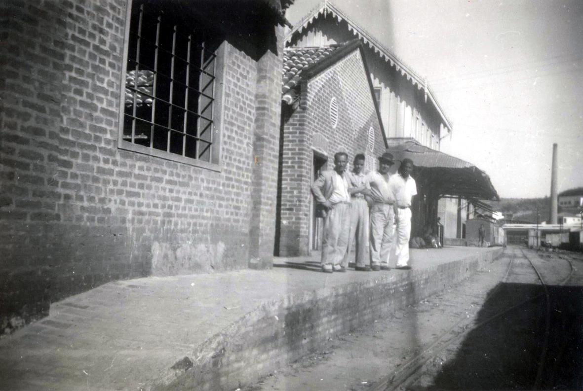 Fotografias do desmonte da Estrada de Ferro Itatibense em 1952