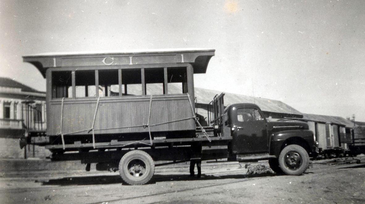 Fotografias do desmonte da Estrada de Ferro Itatibense em 1952