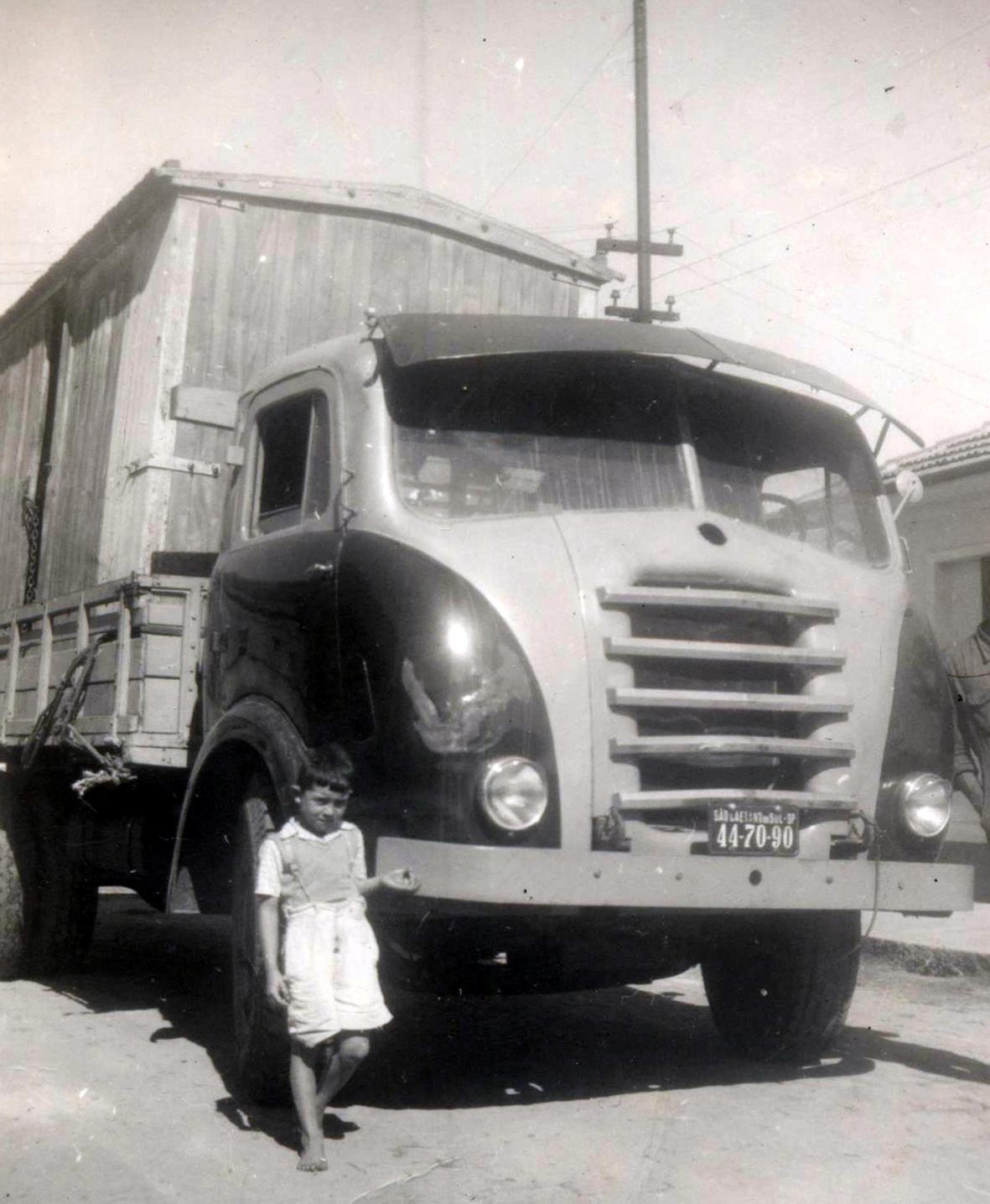 Fotografias do desmonte da Estrada de Ferro Itatibense em 1952