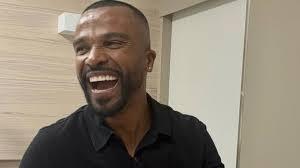 Alexandre Pires vira avô aos 49 anos e celebra o nascimento do primeiro neto