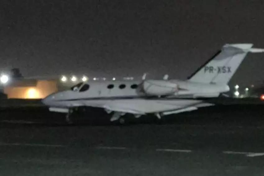 Avião alvo de ação judicial é apreendido no aeroporto de Jundiaí