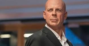 Bruce Willis tem piora em quadro de demência e não consegue mais falar, ler ou andar