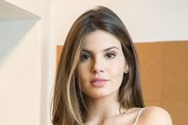 Camila Queiroz está grávida de Klebber Toledo: 'Há 5 meses esperando o amor da nossa vida'