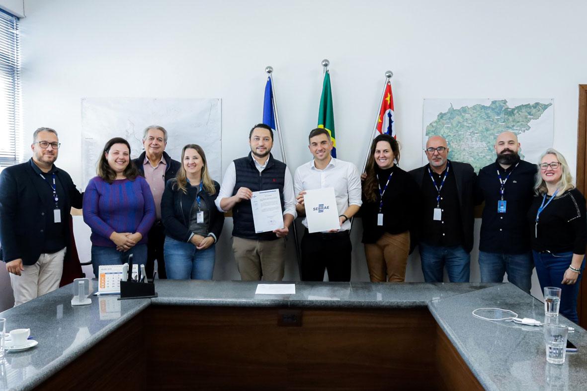 Prefeitura e Sebrae firmam compromisso para implantação de programa de educação empreendedora