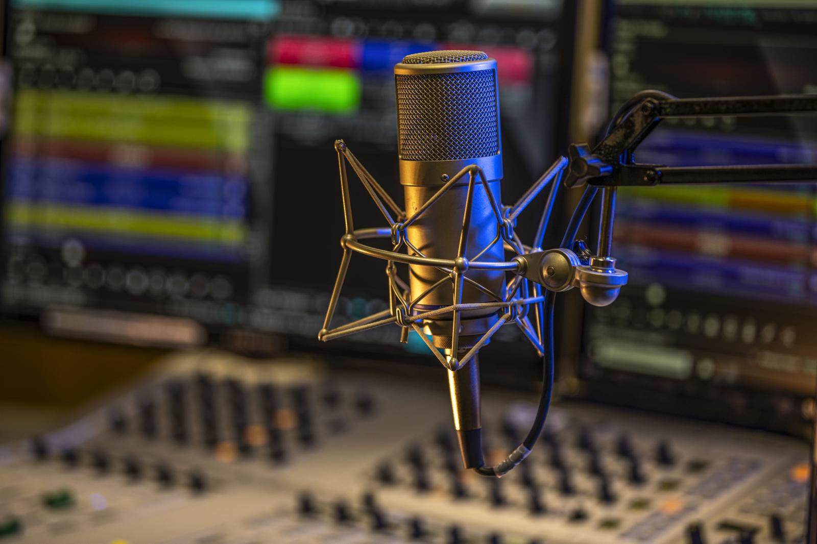 92% dos brasileiros consomem áudio em múltiplos formatos, mostra Inside Audio 2025