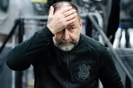Augusto Melo é destituído pelos sócios do Corinthians e deixa presidência isolado e investigado