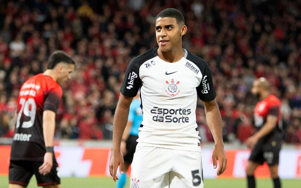 Corinthians vende fora e sai na frente do Athletico-PR por vaga na semifinal da Copa do Brasil