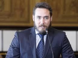 Filho de ex-presidente do TJSP morre em acidente durante salto de paraquedas