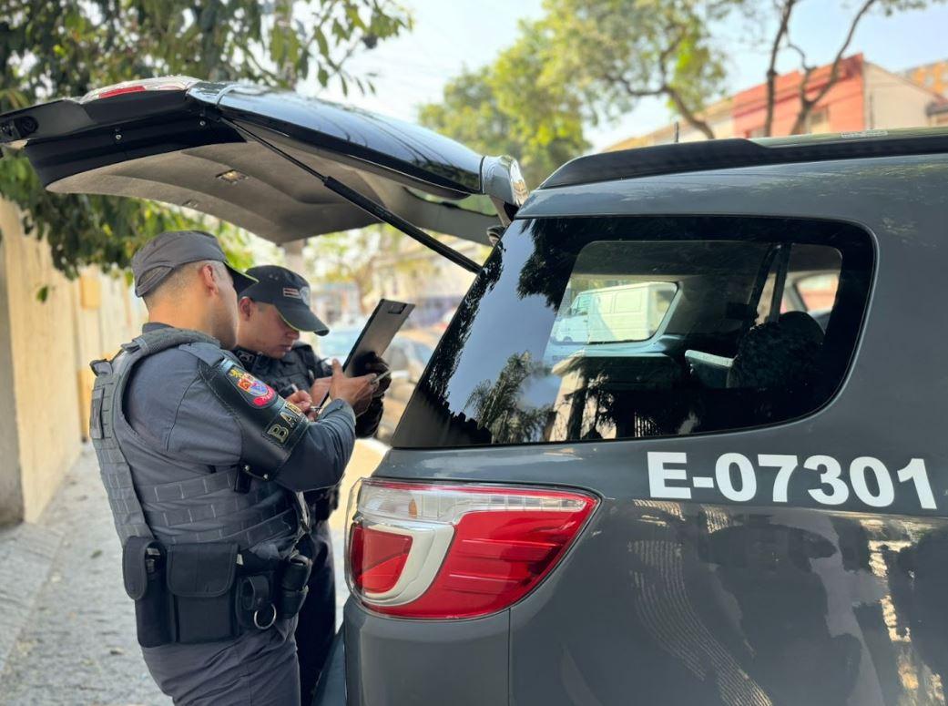 Foragido por tráfico internacional de drogas é preso após PM atender caso de violência doméstica