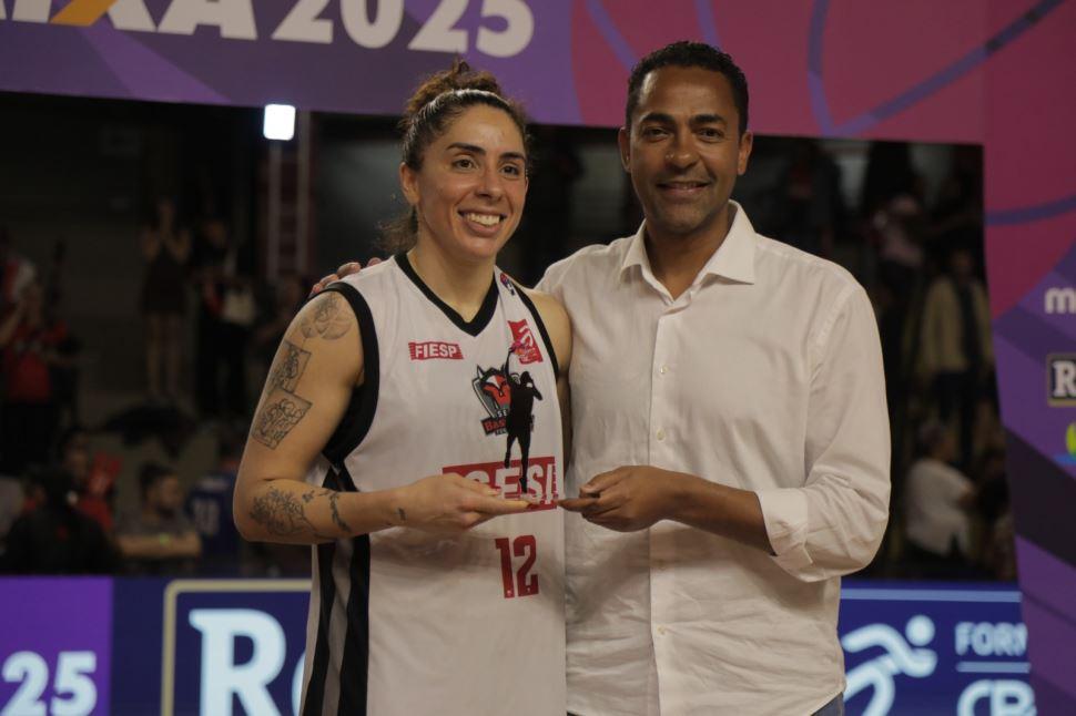 Itatibense Aline Moura é destaque em final pelo Sesi Araraquara