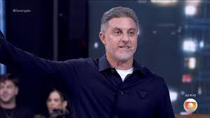 Luciano Huck é detonado nas redes sociais após 'gafe' no 'Dança dos Famosos'