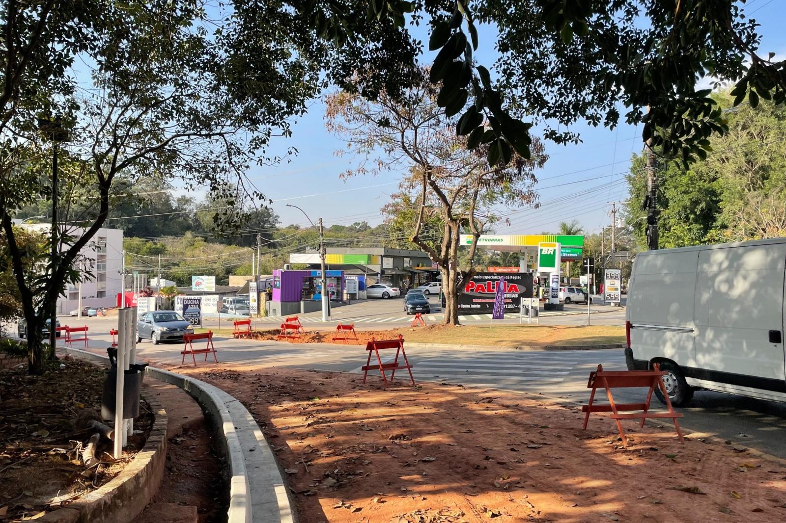 Melhorias no trânsito no acesso ao Giardino e Cecap