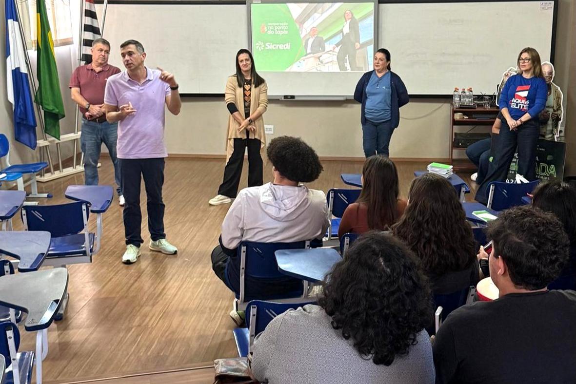 Pré-Vestibular do Fundo Social com Elite Ensino tem mais de 30 alunos