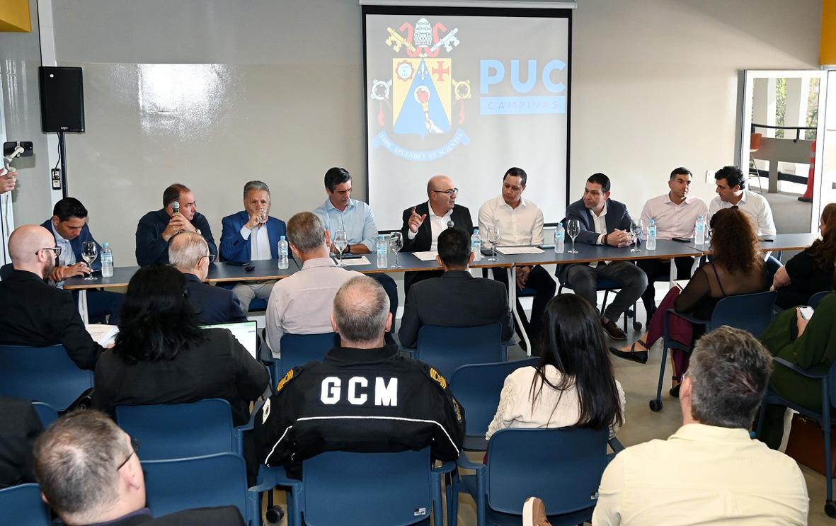 Prefeitos da RMC discutem tarifaço dos EUA e alertam para impactos locais