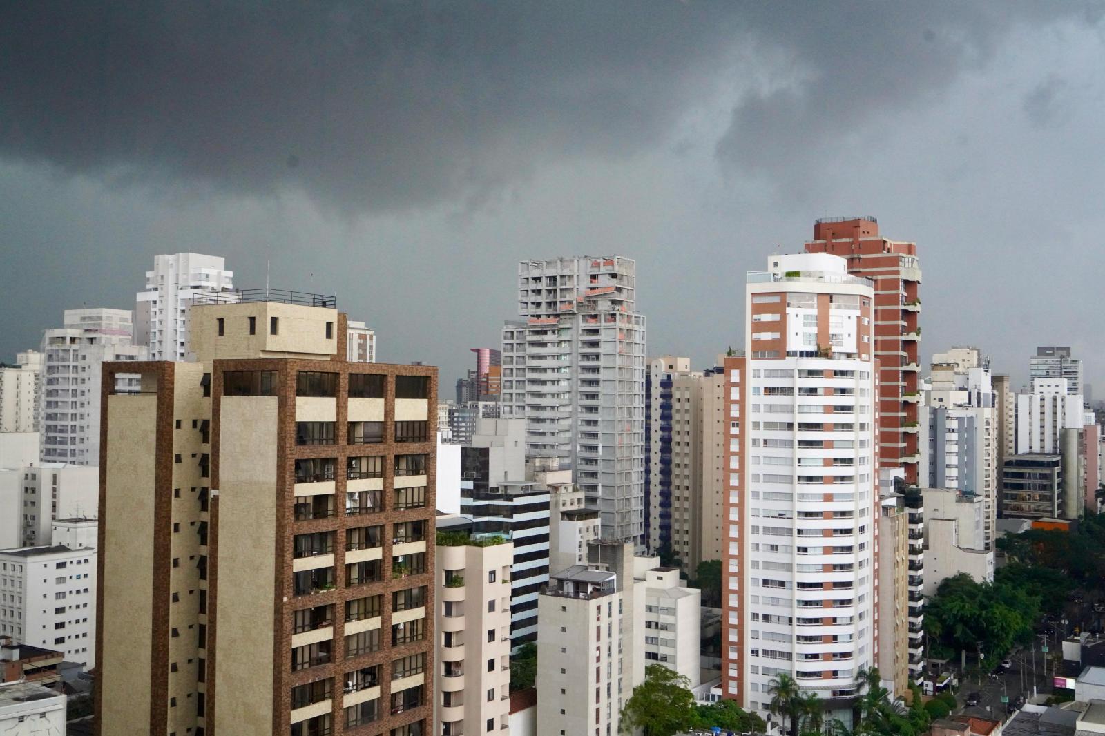 Previsão do tempo para domingo (24), em SP: sol entre muitas nuvens