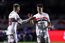 São Paulo derrota Vitória por 2 a 0 no MorumBis e chega ao 5º triunfo seguido no Brasileiro