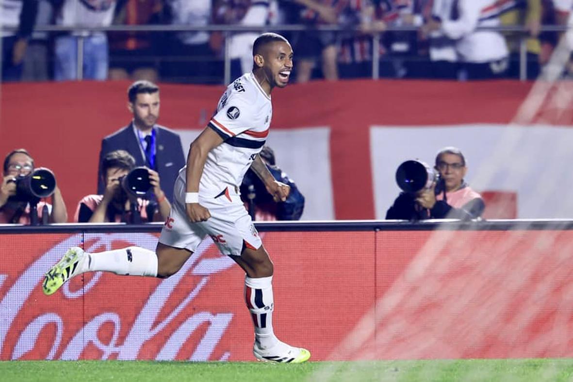  São Paulo leva susto, mas elimina Atlético Nacional-COL nos pênaltis e avança