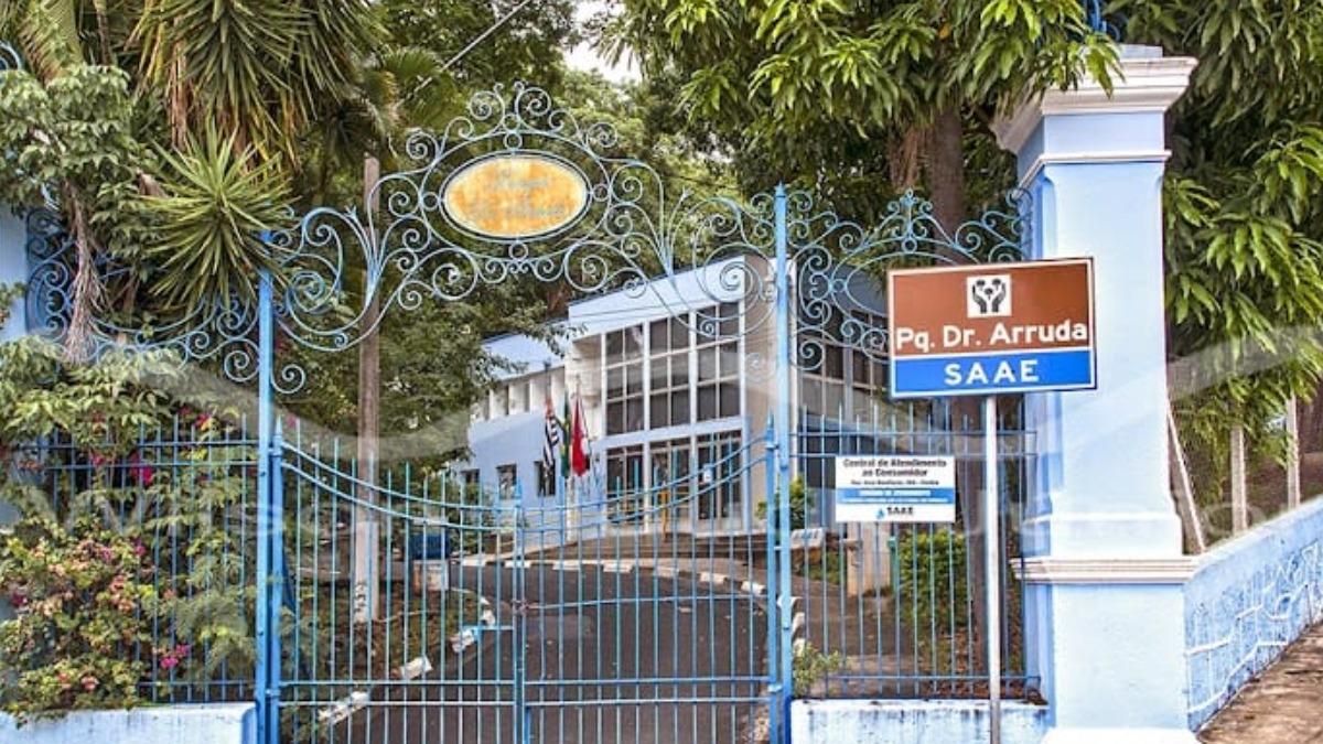 Amparo proíbe desperdício de água e anuncia investimentos em saneamento
