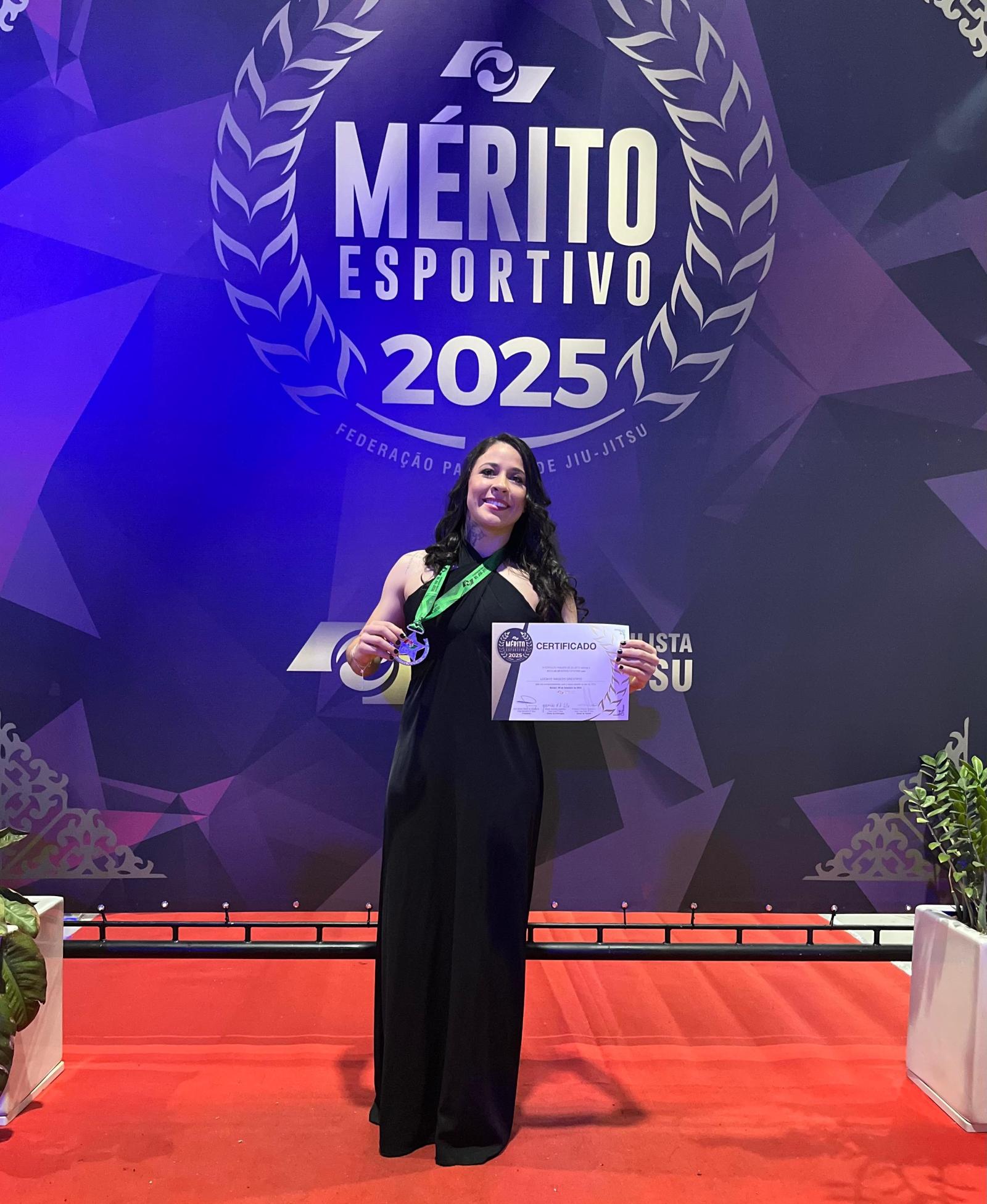 Atleta itatibense Luciane Gregório recebe homenagem da Federação Paulista de Jiu-Jitsu e inspira mulheres no esporte