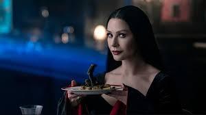 Atriz de 'Wandinha', Catherine Zeta-Jones faz comentário sobre fã de 12 anos e é criticada