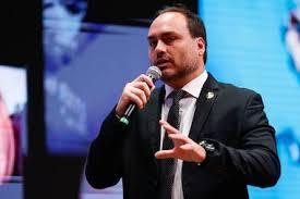 Carlos Bolsonaro ironiza Mauro Cid após condenação no STF: 'Parabéns'