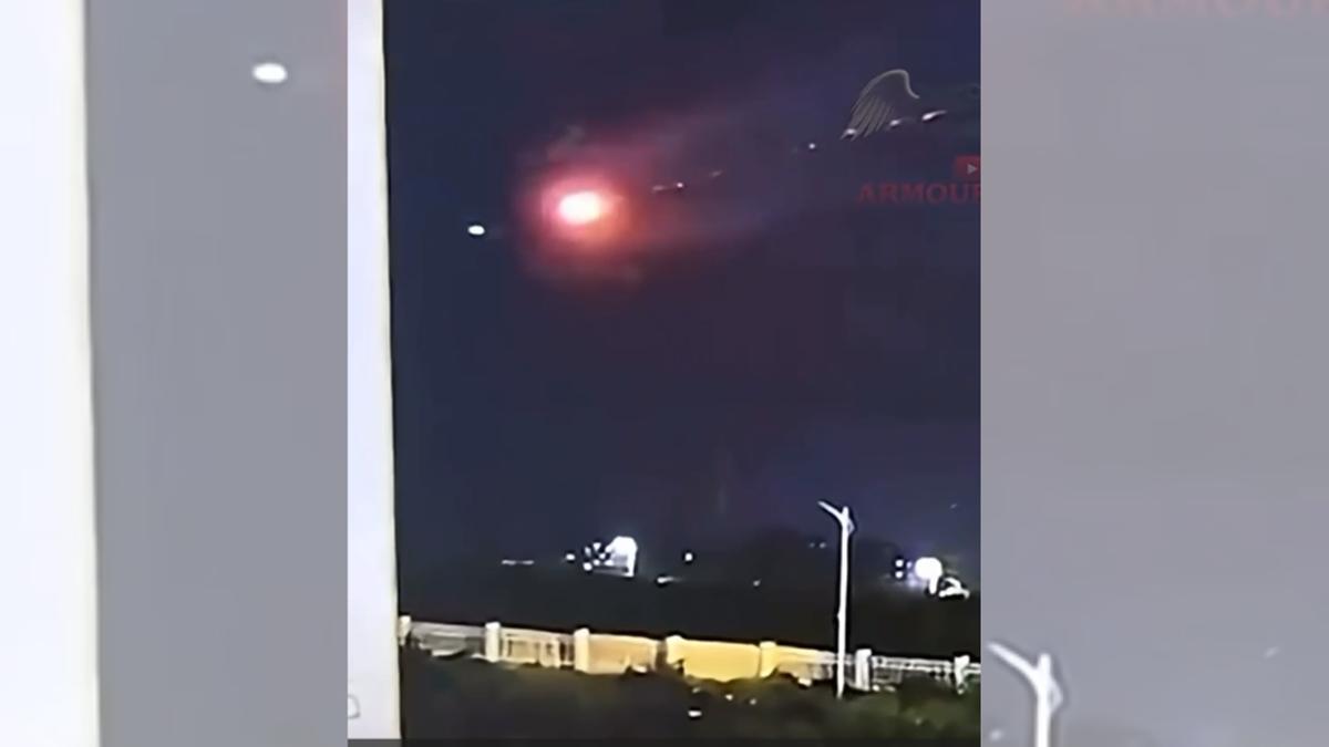 China supostamente atinge um OVNI que cruza o céu