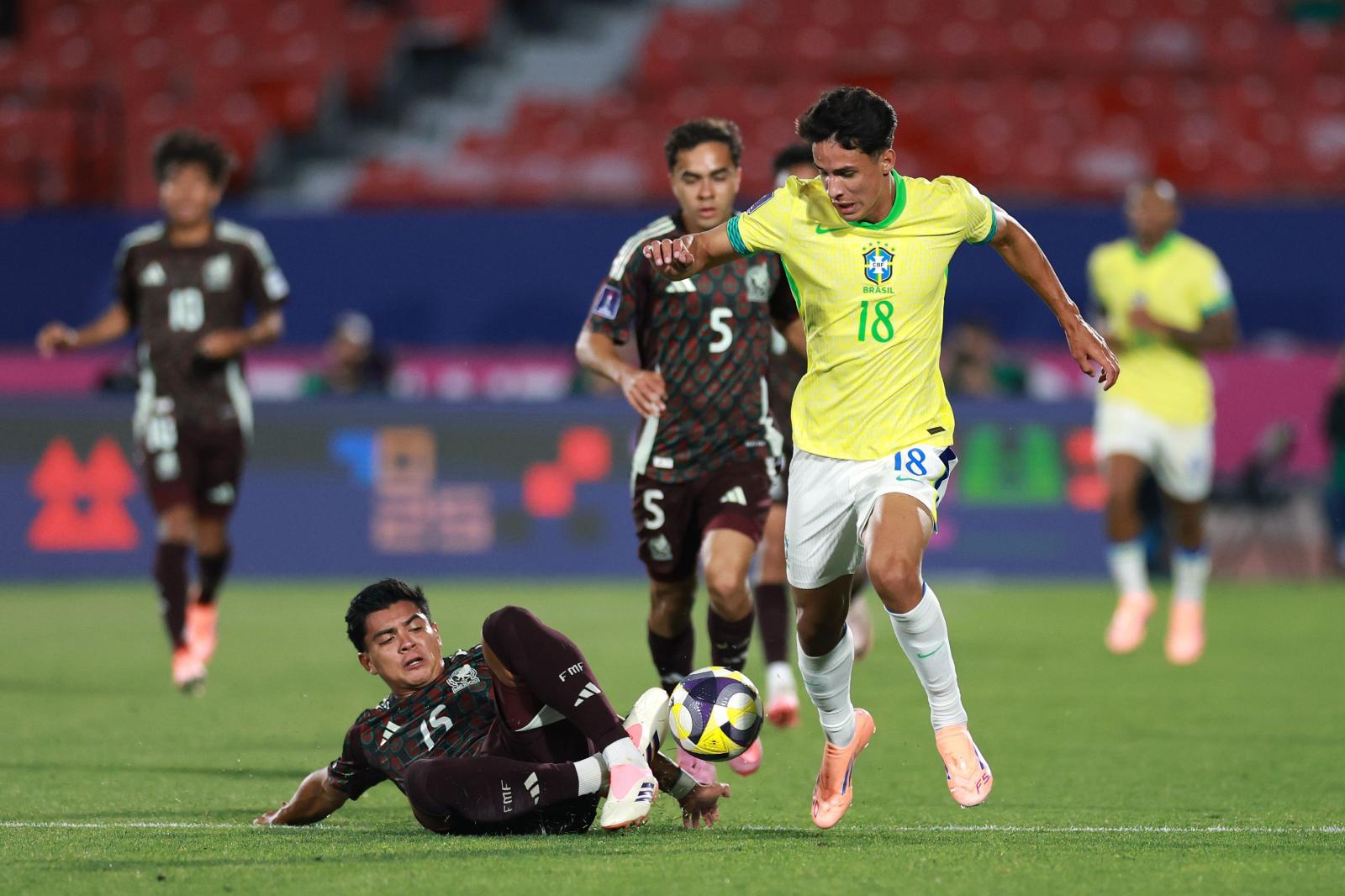 Com gols palmeirenses, Brasil estreia com empate diante do México no Mundial Sub-20