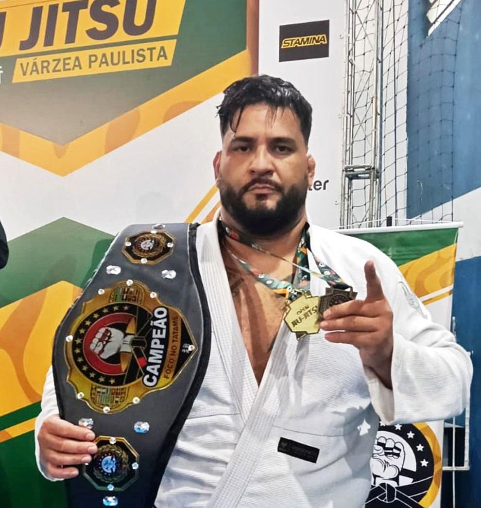 Júnior conquista o cinturão do Absoluto no Open 2025 de Jiu-Jítsu em Várzea Paulista