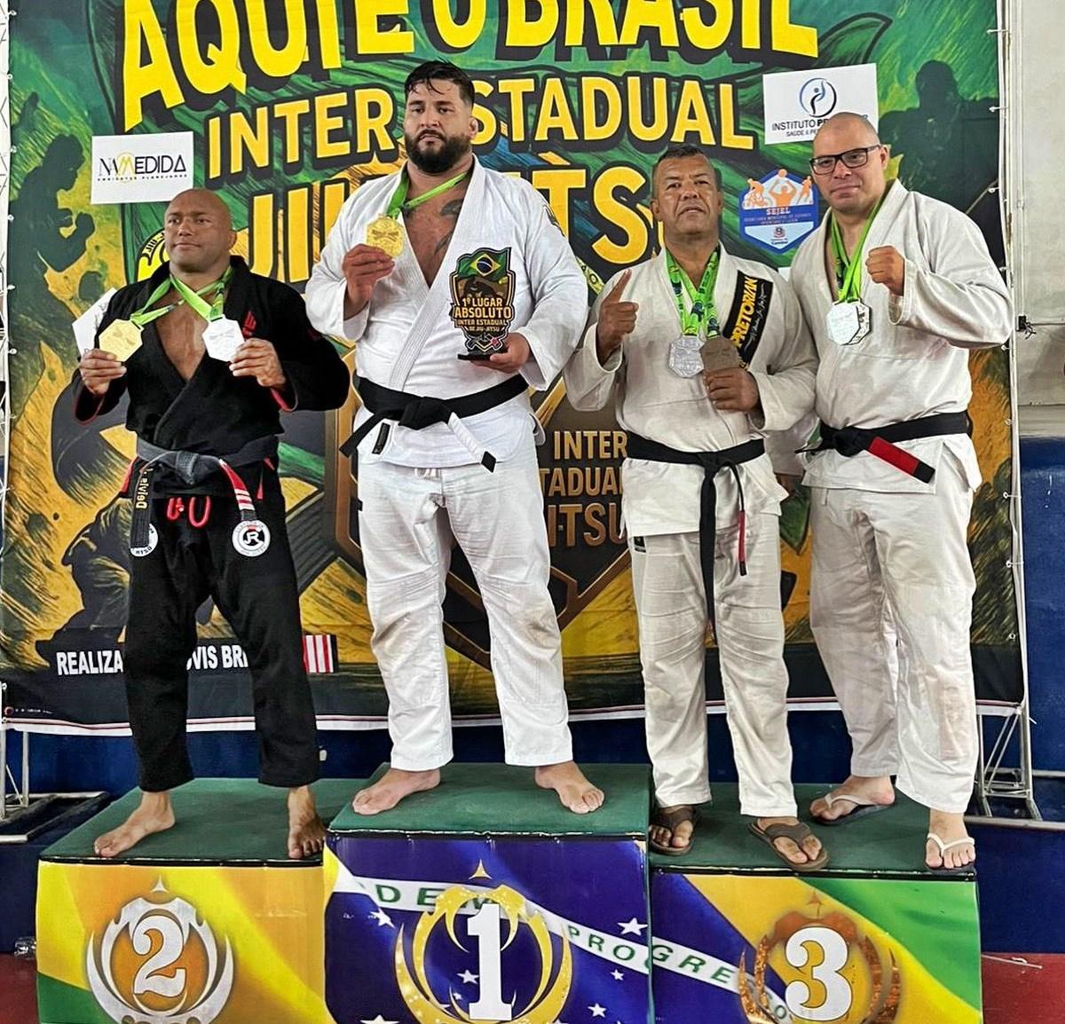 Júnior garante a medalha de ouro no Interestadual de Jiu-Jítsu em MG
