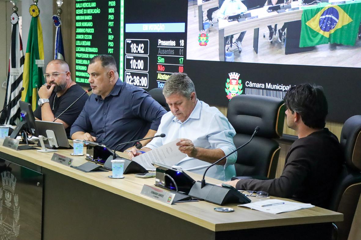 Legislativo Municipal aprova quatro projetos em 32ª Sessão Ordinária