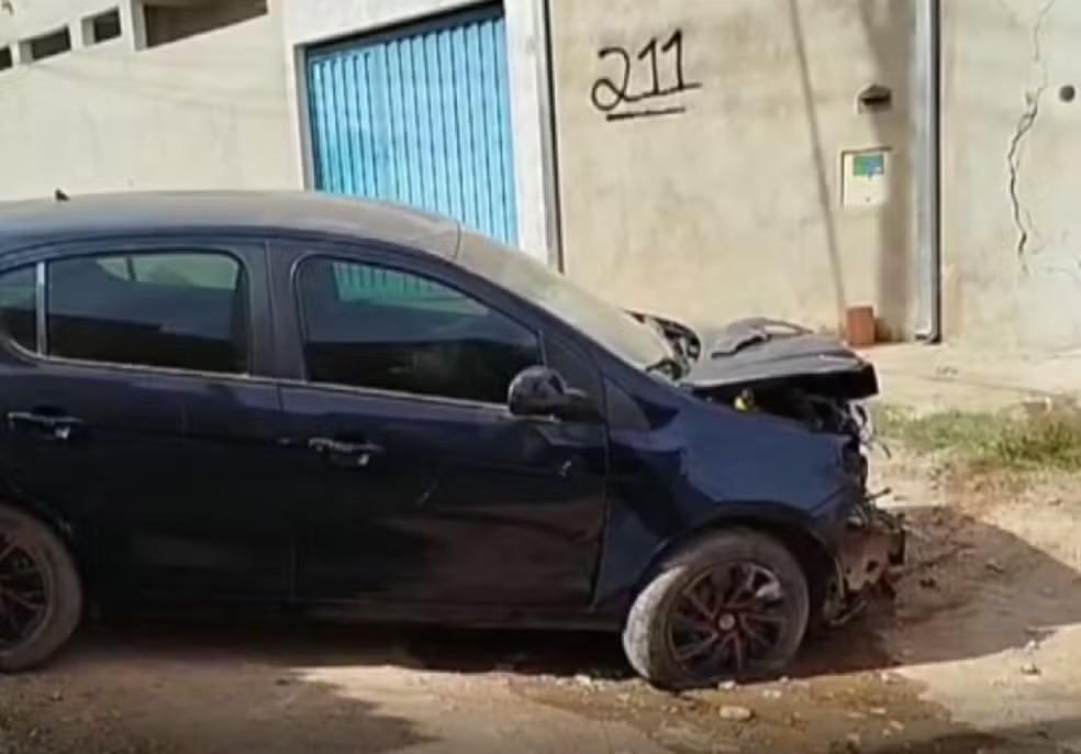 Motorista embriagado bate carro em muro e “abandona” filho autista dentro do veículo 