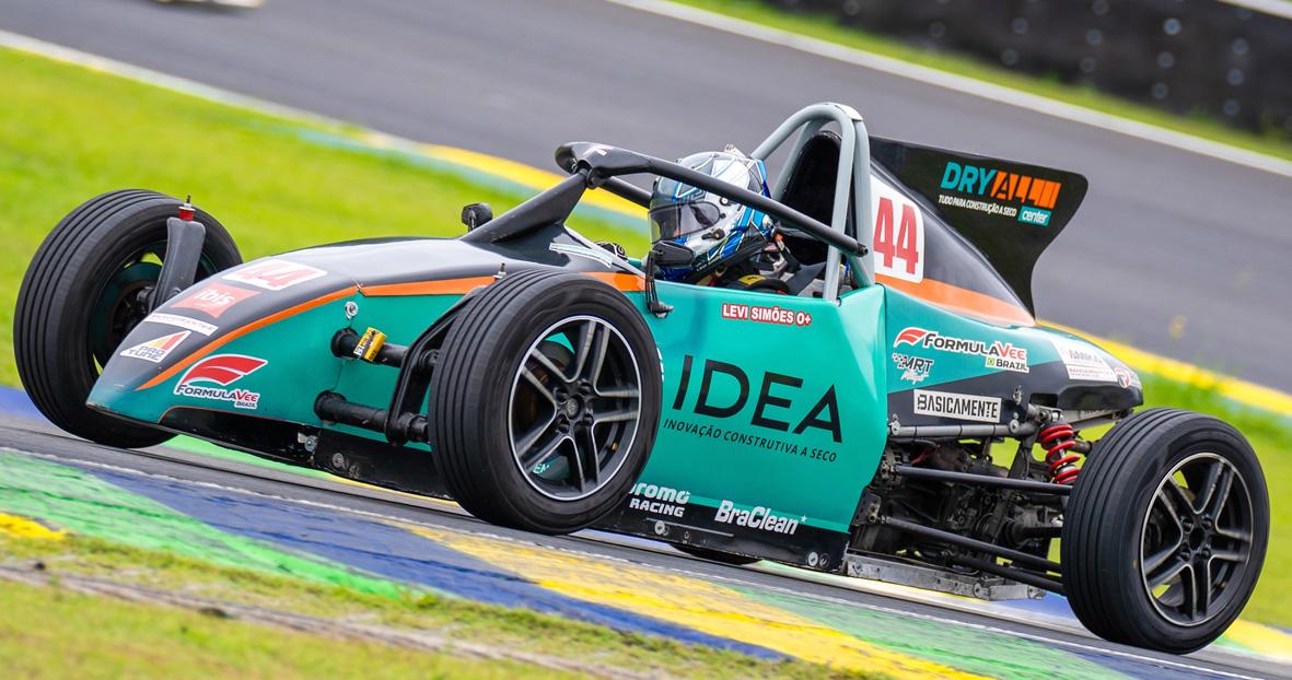 Piloto de Itatiba crava recorde de 50 vitórias e fica perto do tricampeonato na Fórmula Vee